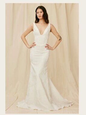 Lovenote Marilyn Wedding Dress, Detachable Sleeves, and Veil